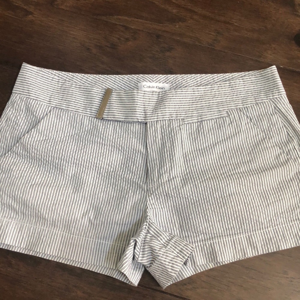 Calvin Klein size 4 pin striped shorts navy blue
